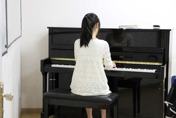 怎样才能提高练习钢琴的效率？