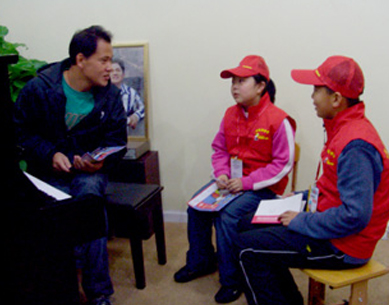 周強老師在我中心接受中國少年報小記者采訪