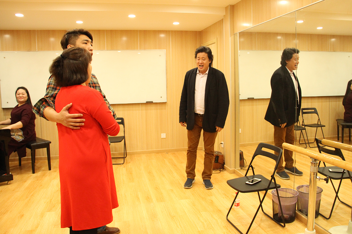 《傷逝》公大巡演在即 戴玉強(qiáng)現(xiàn)身做最后指導(dǎo)