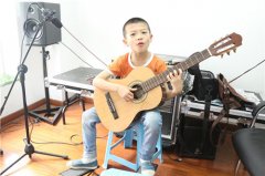 让孩子尽早学音乐是家长最好的选择