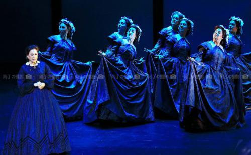 學(xué)音樂劇好還是聲樂專業(yè)好？