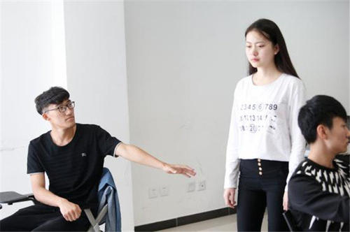 学声乐有必要学钢琴吗?