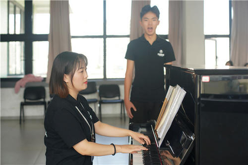 青岛钢琴课多少钱一节？