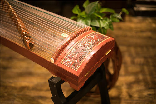 学古筝一年学费多少钱？