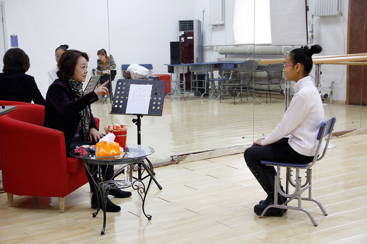 著名歌剧、音乐剧导演陈蔚在风华国韵为学员指导声乐演唱和歌剧表演 