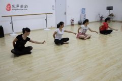 优美是如何炼成的---走进风华国韵形体课