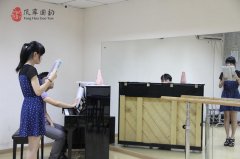 音乐艺考班视唱与声乐汇报专业技能测试