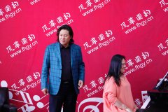 张焕老师不顾疲惫与戴玉强老师为学员授课