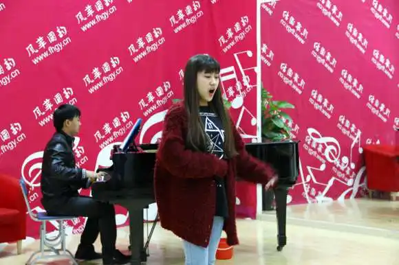 北京聲樂培訓老師簡述美聲唱法