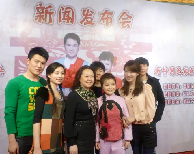 我校学生参演大剧院操办的经典民族歌剧“小二黑结婚”