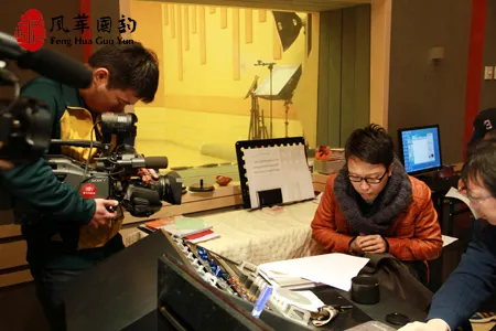 李玉刚前来国韵影音工作室录音