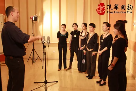 龔琳娜前來國韻影音工作室錄音