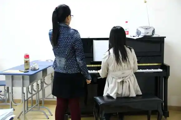 在艺考中如何将音乐的感情表现出来呢？