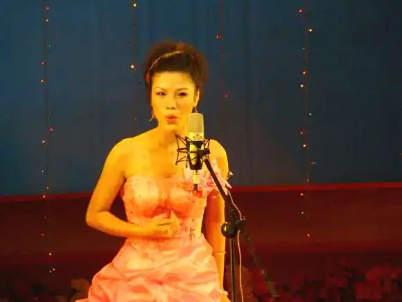 民族聲樂松與緊如何處于平行之間呢？