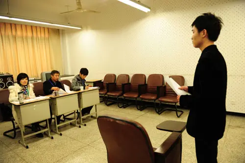 播音主持艺考技巧：切勿模仿和做作