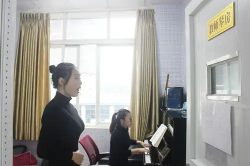 张家口钢琴学费一般多少钱？