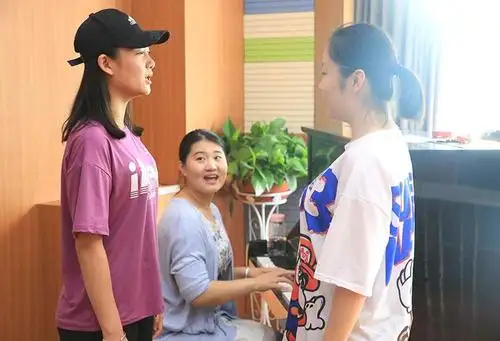 学声乐一年一般要多少钱？