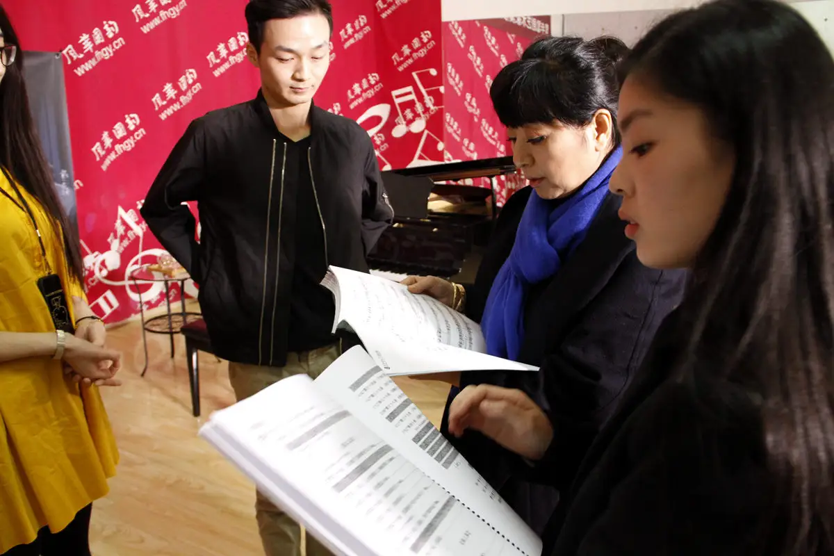 著名女高音歌唱家殷秀梅莅临风华国韵指导并送上祝福 