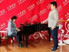 戴玉強老師耐心指導《傷逝》學員演唱