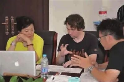 俄罗斯舞台美术师:上海像少女 风情万种多姿多彩