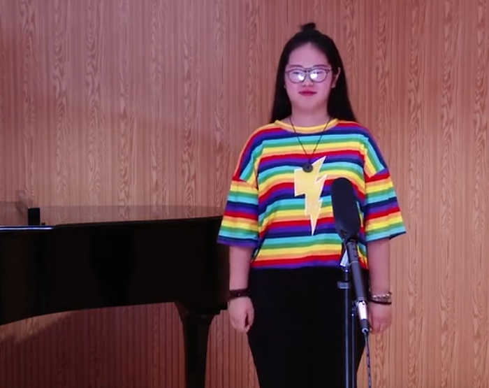 学生汇报演出李冬阳《悲歌》