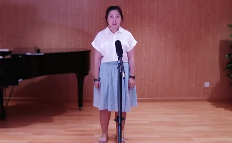 学生汇报演出张馨竹《春思曲》