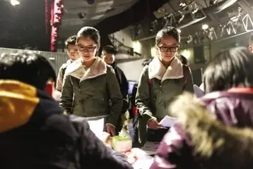 “微笑”在声乐歌唱训练中有什么特点和作用？