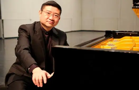 声乐教育专业与声乐表演专业教学重点的比较