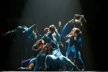 在不同的声乐表演场合中应该如何选择表演曲目？