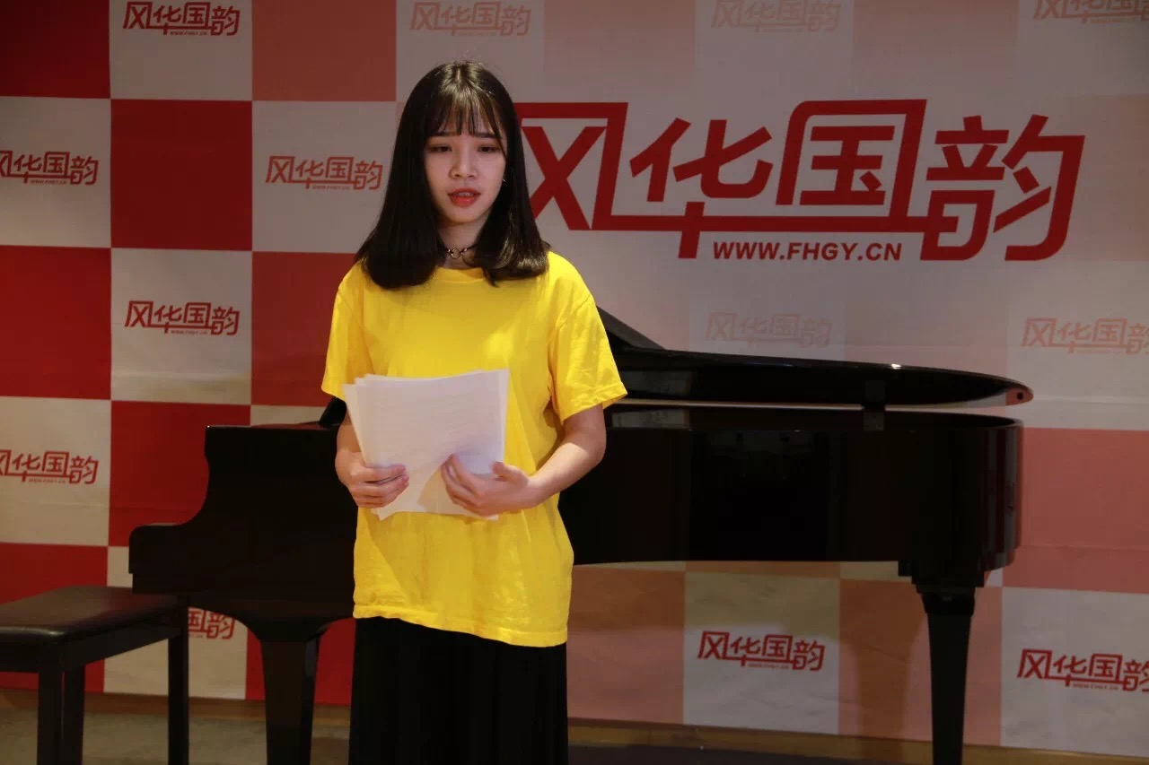 弹钢琴的时候如何克服手指僵硬呢？