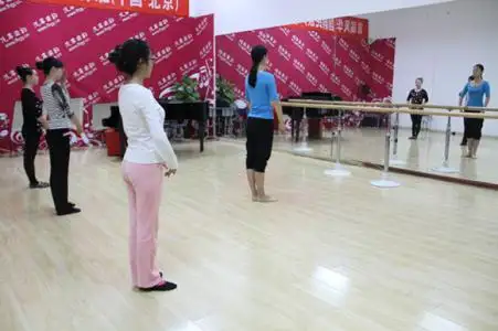 上声乐培训班要先学乐理吗？