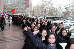 什么原因造成彈鋼琴孩子折指，該如何避免呢？