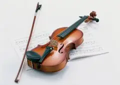 乐器中钢琴和吉他哪个好学